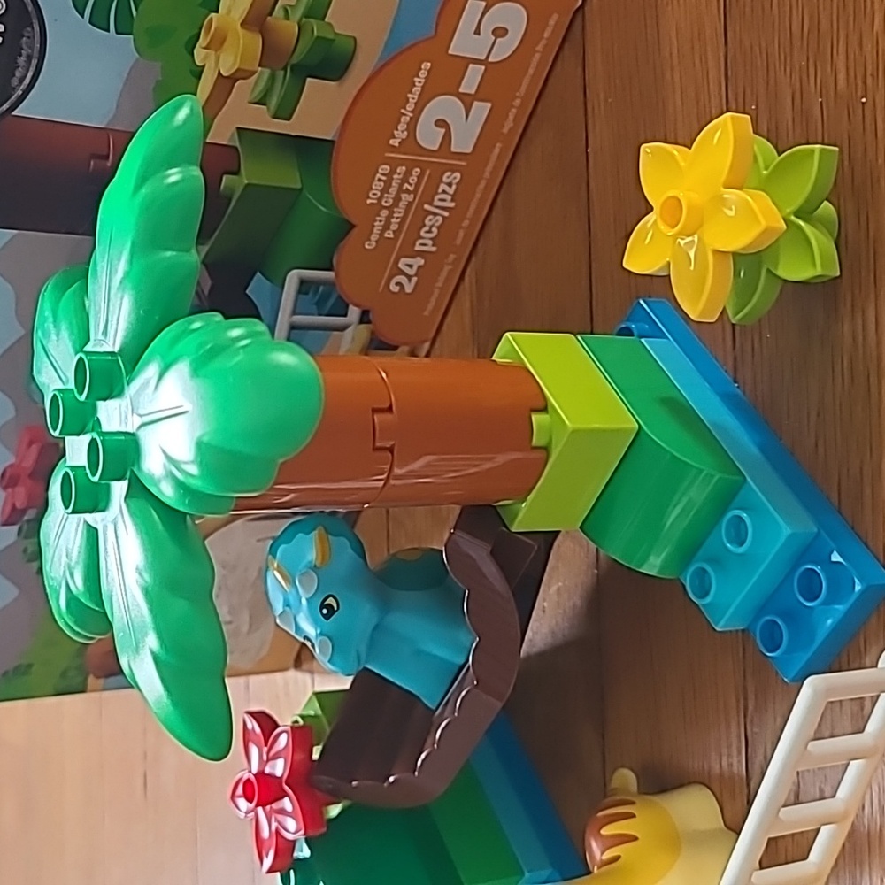 Lego Duplo Jurassic World Dinosaur Set - Picture 5 of 9